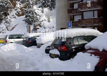 Couvert de neige dans les voitures Banque D'Images