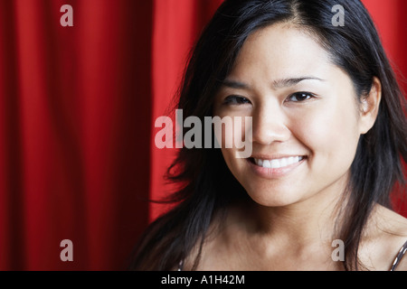 Portrait of a young woman smiling Banque D'Images