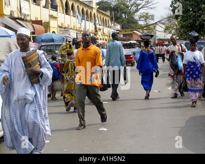 Scène de rue de la capitale Banjul Gambie Banque D'Images