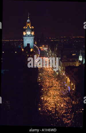 Procession aux flambeaux sur Princes Street Banque D'Images