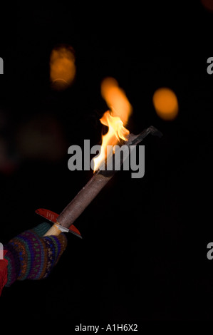 S flambeaux dans le noir Banque D'Images