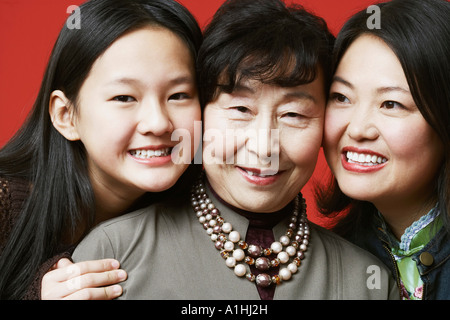 Portrait d'une grand-mère et sa petite-fille smiling Banque D'Images