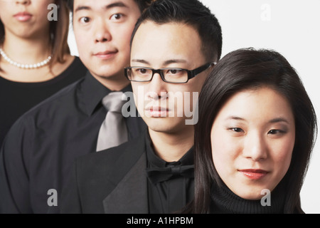 Close-up de quatre personnes dans une rangée Banque D'Images