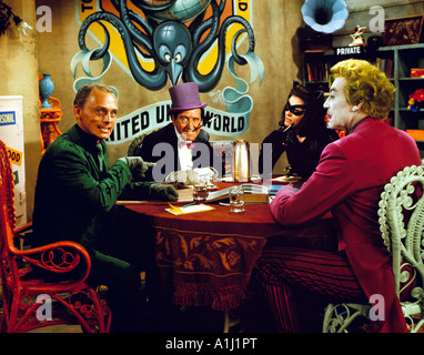 Batman Année 1967 Directeur Leslie H Martinson Frank Gorshin Burgess Meredith Lee Merriwether Cesar Romera basé sur Bob Kane s b Banque D'Images