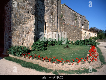 Eglise au 13ème siècle village fortifié de Larressingle Banque D'Images