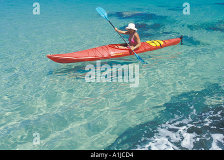 L'Australie Queensland N Stradbroke Island femme kayak Banque D'Images