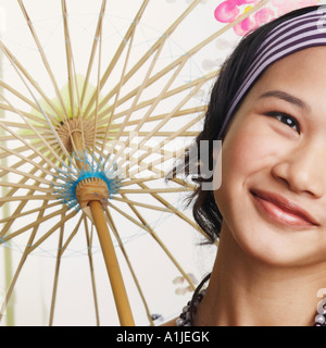 Close-up of a young woman smiling, portrait Banque D'Images