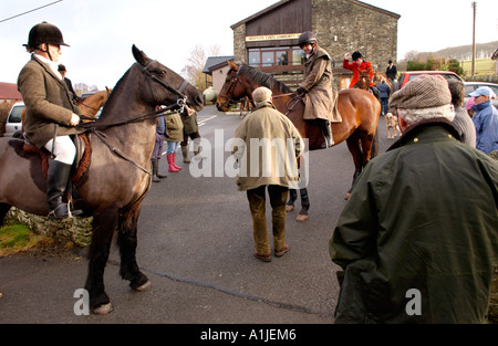 Recherche de Talybont Brecon et assembler à la Chapelle Powys Pays de Galles UK GO Banque D'Images