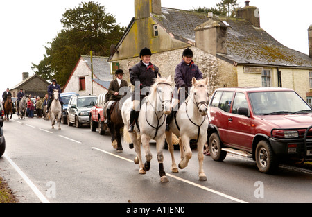 Recherche de Talybont Brecon et assembler à la Chapelle Powys Pays de Galles UK GO avec fox hounds de suivre un sentier de parfum Banque D'Images