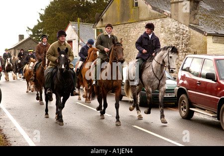 Recherche de Talybont Brecon et assembler à la Chapelle Powys Pays de Galles UK GO avec fox hounds de suivre un sentier de parfum Banque D'Images