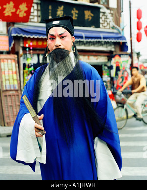 Portrait d'un jeune homme habillé en get up traditionnel Banque D'Images