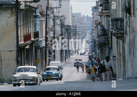 La Havane Cuba La Havane Centro calle Neptuno Banque D'Images