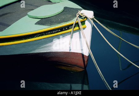 Bateau amarré dans le port de Hraklion Banque D'Images