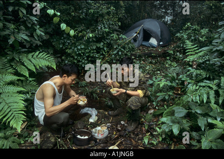 Forestiers Rangers, conservation de la faune, Vietnam Banque D'Images