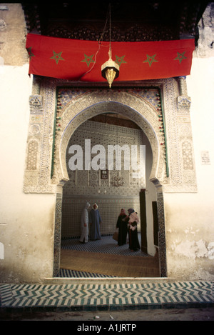 Fès Maroc Université d'Al-Qarawiyying (Kairaouine) et Mosquée intérieur fondée au IXe siècle par Fatima Al-Fihri plus ancienne continuellement utilisé Highe Banque D'Images