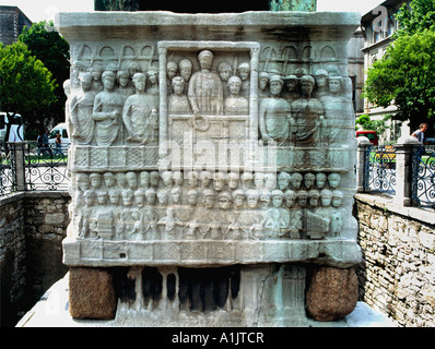 Istanbul Turquie Meydani (Hippodrome de Constantinople) Bas-relief de l'Empereur Theodosius I offrant des lauriers de la victoire au vainqueur à Chariot RAC Banque D'Images