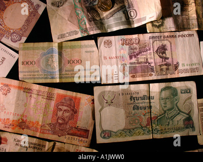 Divers Vieux Billets En Espèces De Différents Pays Du Monde, Pile De Plusieurs Devises Pile De Billets Retro Vintage D Origines Differentes Image507500229