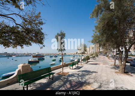 Promenade du front de mer de Sliema, Malte Banque D'Images