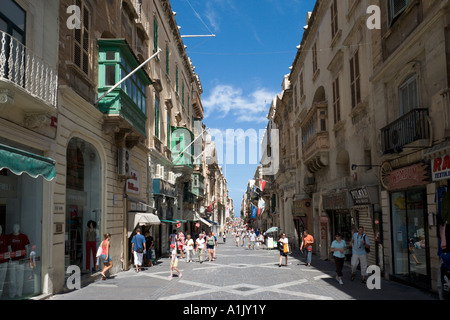 Rue de la république ou Triq Groussherzogtum Lëtzebuerg (la rue principale), La Valette, Malte Banque D'Images