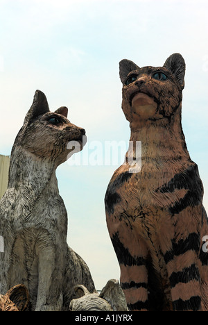 Des statues de chats à Kuching Banque D'Images