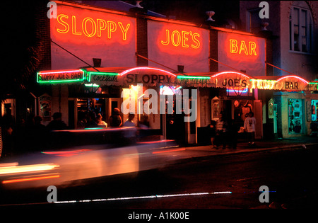 Sloppy Joe's Bar ancien repaire des auteur Ernest Hemingway à Duval et rues Greene Key West Florida USA Banque D'Images