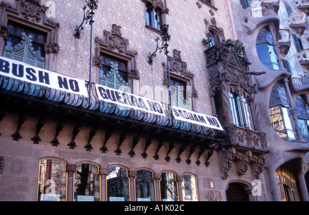 Bâtiment avec des slogans anti guerre Barcelone Espagne Banque D'Images