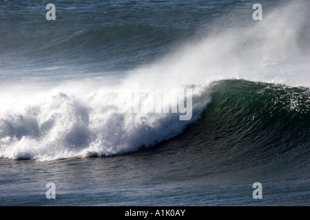 Vagues se brisant sur la plage de Noth sur la côte de l'Oregon à Yachats Banque D'Images