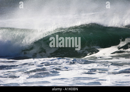 Vagues se brisant sur la plage de Noth sur la côte de l'Oregon à Yachats Banque D'Images