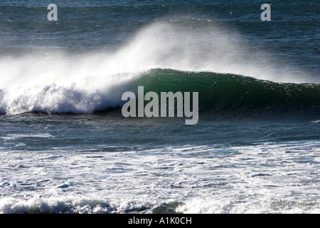 Vagues se brisant sur la plage de Noth sur la côte de l'Oregon à Yachats Banque D'Images