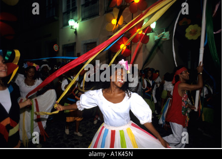 Danseurs dans le Pelourinho carnaval Salvador de Bahia au Brésil. Banque D'Images