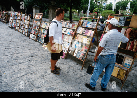 La Havane Cuba Bookstalls sur Plaza de Armas Banque D'Images