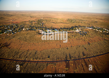 Yulara Village près d'Uluru Ayers Rock Australie Territoire du Nord aerial Banque D'Images