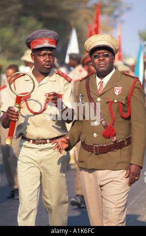 Les chefs de tribus de style paramilitaire Le principal groupe Herero festival a lieu à Okahandja sur Maherero août jour Namibie Banque D'Images