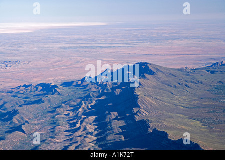 Le Wilpena Pound droit et gauche lointain Lac Torrens Flinders Australie du Sud Australie aerial Banque D'Images