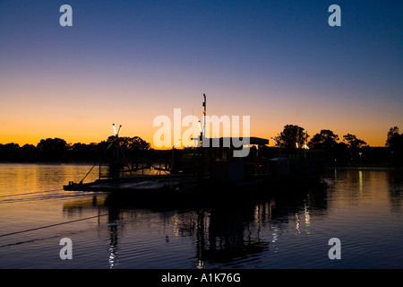 Location de bac sur la rivière Murray à l'aube La Bruyere l'Australie du Sud Australie Banque D'Images