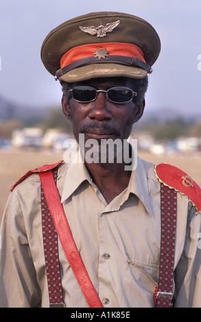 Membre du groupe de style paramilitaire en uniforme pour le principal festival Herero Maherero août jour Okahandja Namibie Banque D'Images