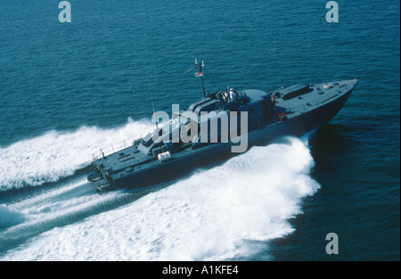 Motor torpedo boat à la vitesse Banque D'Images