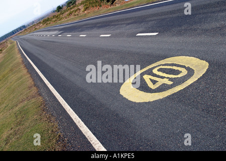 Limitation de la vitesse sur route Banque D'Images