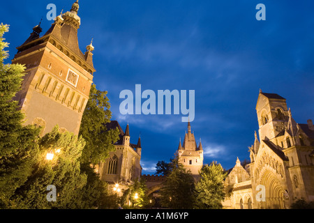 Le château de Vajdahunyad, Varosliget, Budapest, Hongrie Banque D'Images