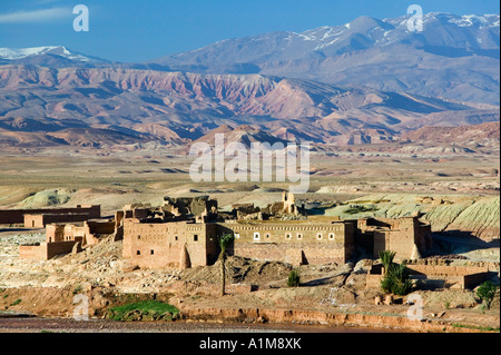 Petit village traditionnel, près de Ait Benhaddou, Atlas, Maroc Banque D'Images