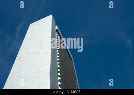 À la recherche jusqu'à la Banque fédérale de réserve au 600 Avenue de l'Atlantique à Boston Banque D'Images