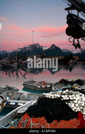 Bateau au coucher du soleil le port de Valdez Valdez Prince William Sound, Alaska Banque D'Images