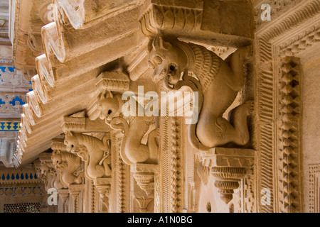 Sculptures détaillées dans le Man Mandir Palace à Gwalior fort dans la ville de Gwalior dans la région de Madhya Pradesh de l'Inde Banque D'Images