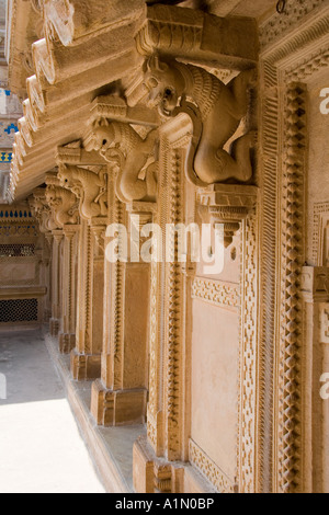 Sculptures détaillées dans le Man Mandir Palace à Gwalior fort dans la ville de Gwalior dans la région de Madhya Pradesh de l'Inde Banque D'Images