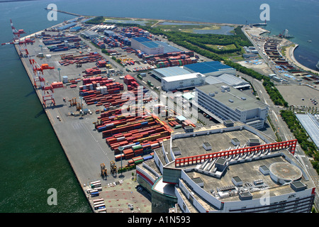 Vue aérienne de la ville et le port d'Osaka au Japon prise depuis le sommet de l'immeuble du World Trade Centre Banque D'Images