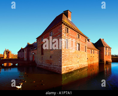 Les canards et les extérieurs du Château de Carrouges mote Banque D'Images