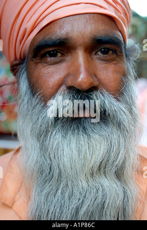Un pèlerin hindou à l'ARDH Kumbh Mela à Haridwar festival religieux en Inde. Banque D'Images