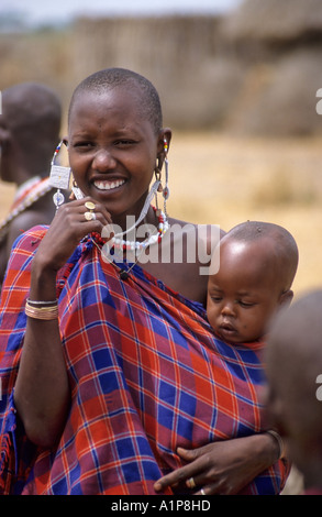 Femme et enfant masaï, Tanzanie Banque D'Images