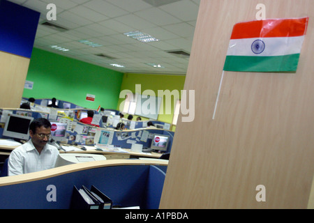 Indiens de travailler dans un centre d'appel où l'entreprise est confiée à des entreprises de l'ouest à New Delhi en Inde. Banque D'Images