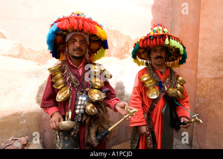 Deux vendeurs d'eau dans la médina de Marrakech, Maroc Banque D'Images